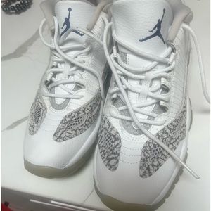 Nike Air Jordan Retro Low cobalt zen grey  size 5y